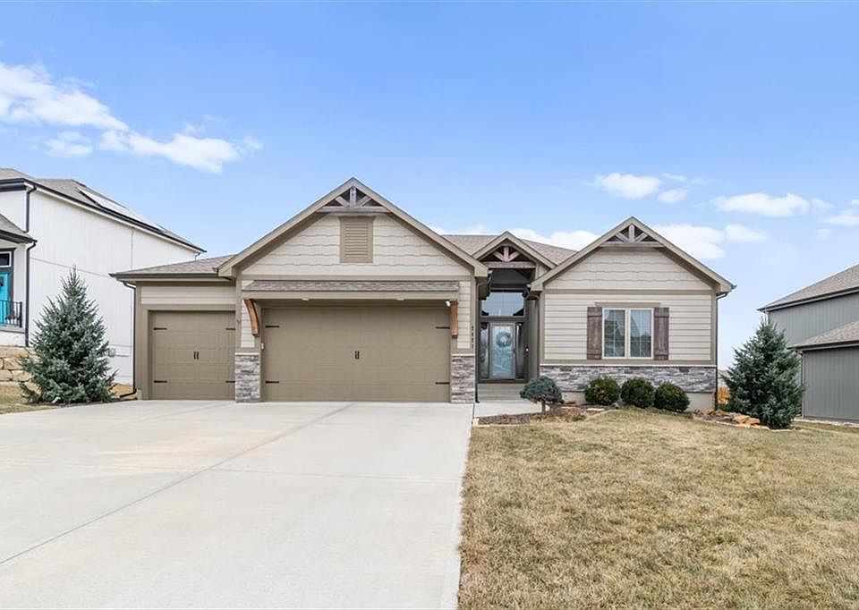 1st image of 2421 SW River Trail Rd