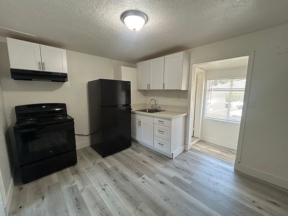 2nd image of 524 Solano St