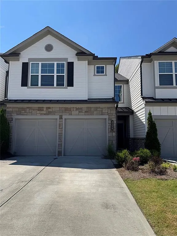 3 bed, 2.5 bath, 1900 sqft, $2,800 — Photo 1