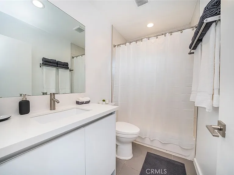 11918 Hart St #4 — Photo 13