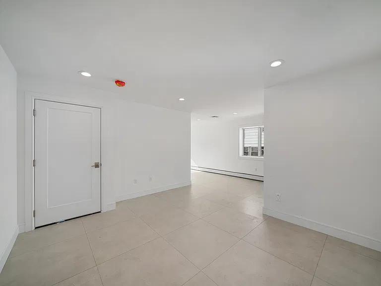 129 Rothwell Ave — Photo 20