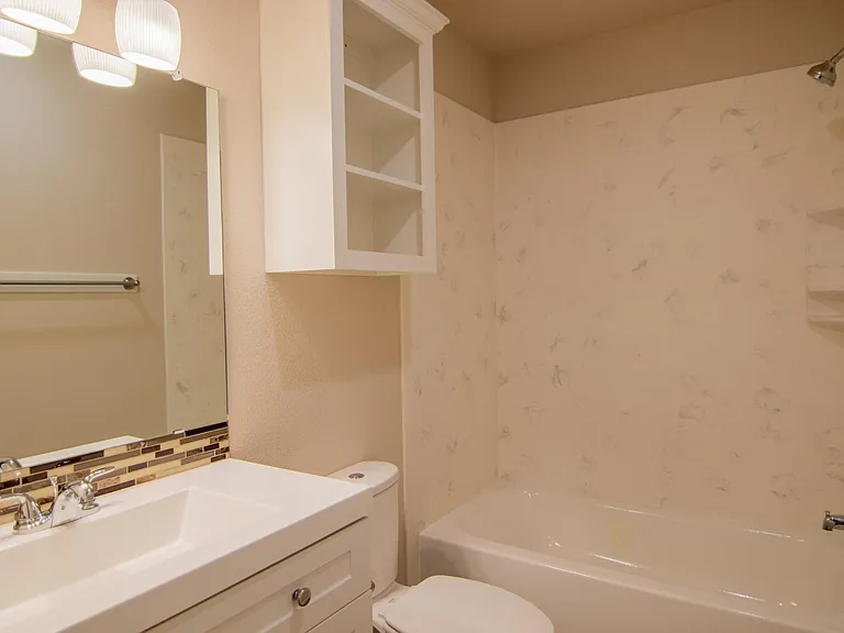 Creekside Apartments — Photo 38