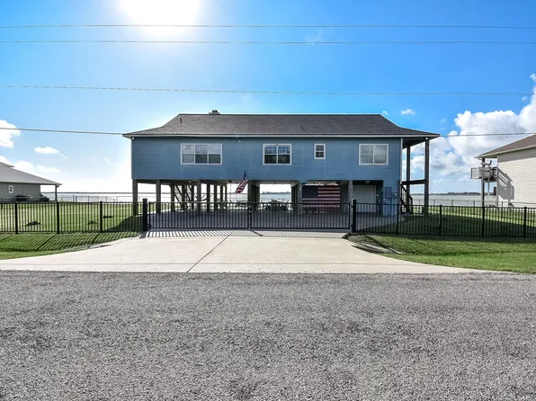 1504 W Bayshore Dr, Palacios, TX 77465