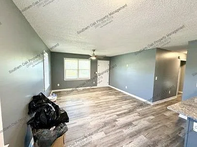 101 Ashley Dr — Photo 4