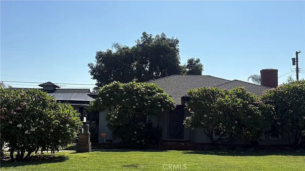 3 bed, 2219 sqft, $4,950 — Photo 2