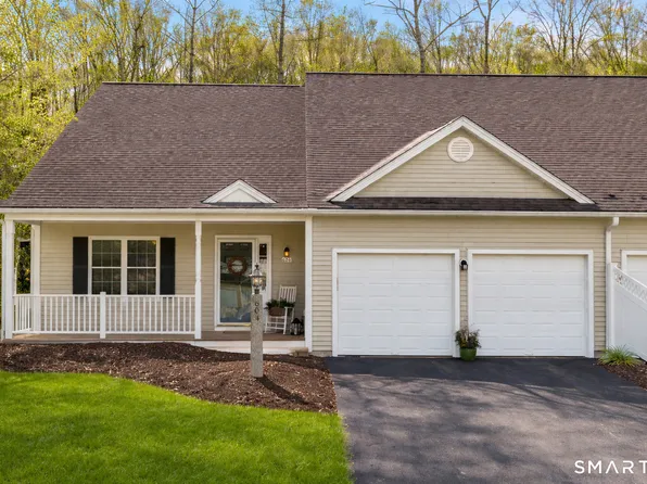 604 Juniper Court #604, Oxford, CT 06478