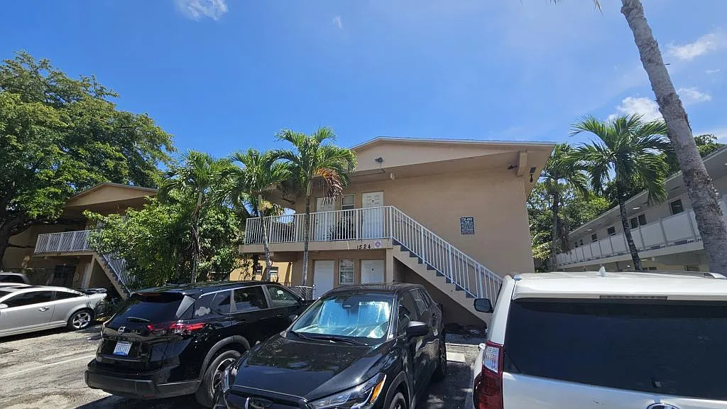1524 SW 5th Pl — Photo 1