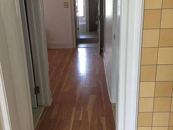 5th image of 40 Romaine Ave #2
