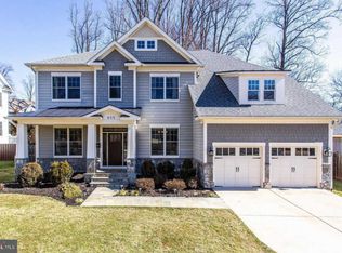 805 Cottage St SW, Vienna, VA 22180