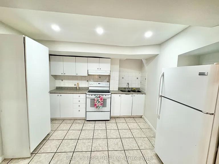 33 Forestside Ct — Photo 3