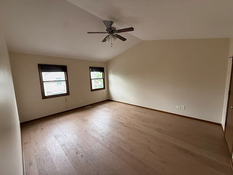 15546 Whitehall Ln — Photo 12