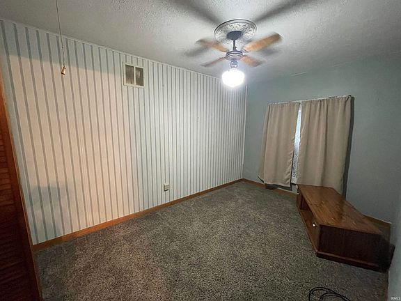5th image of 215 Unger St