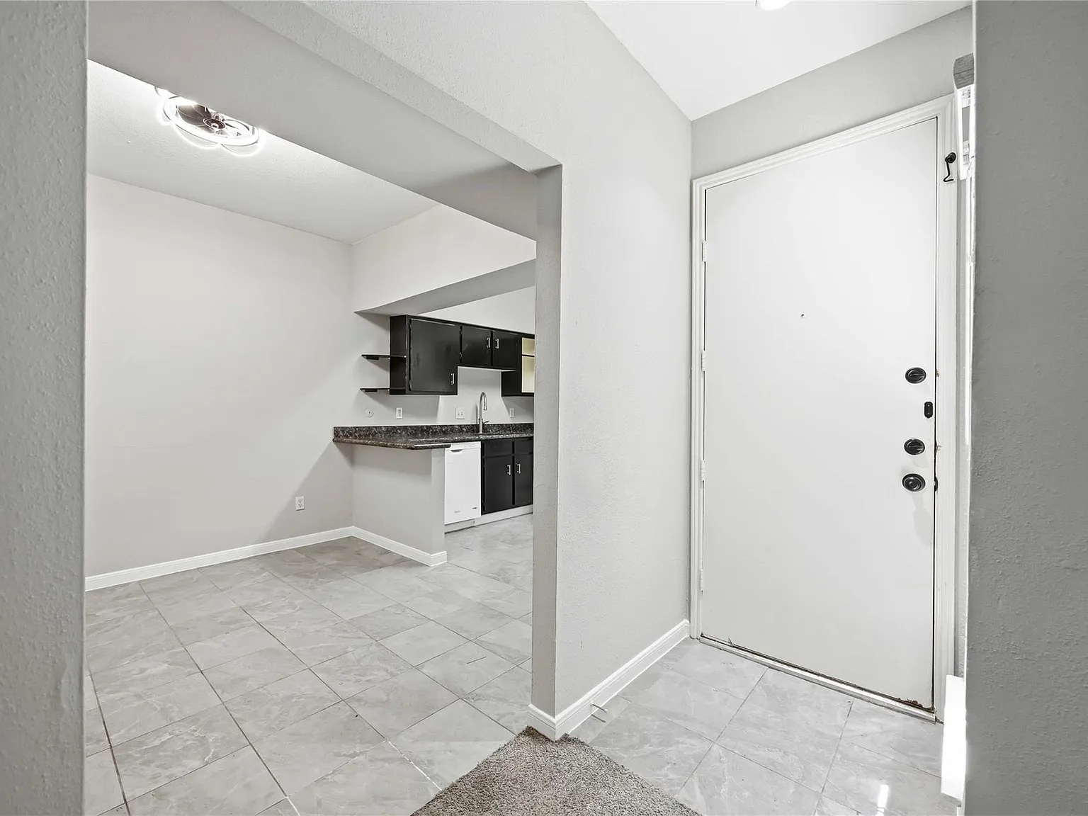 1 bed, 1.5 bath, 1033 sqft, $1,400 — Photo 4