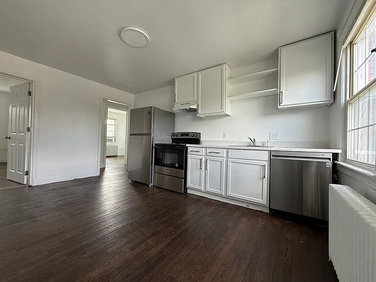 2425 E St NE #4 — Photo 8