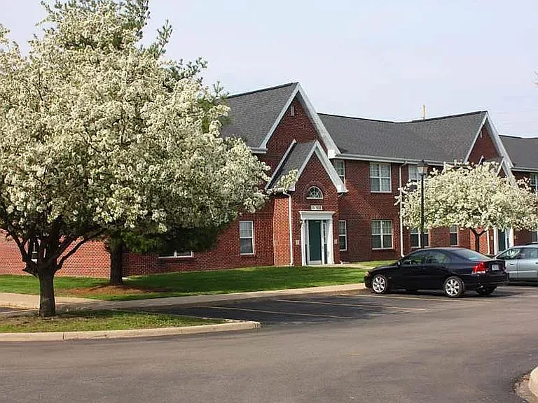 Elm Point Apartments — Photo 1