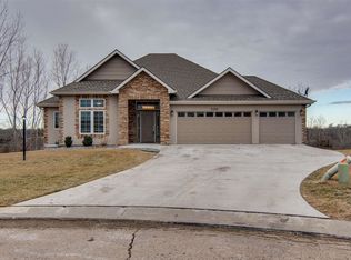 5335 NW Melba Drive Ct, Topeka, KS 66618