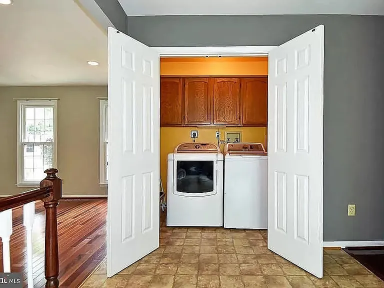 7800 Antiopi St — Photo 16