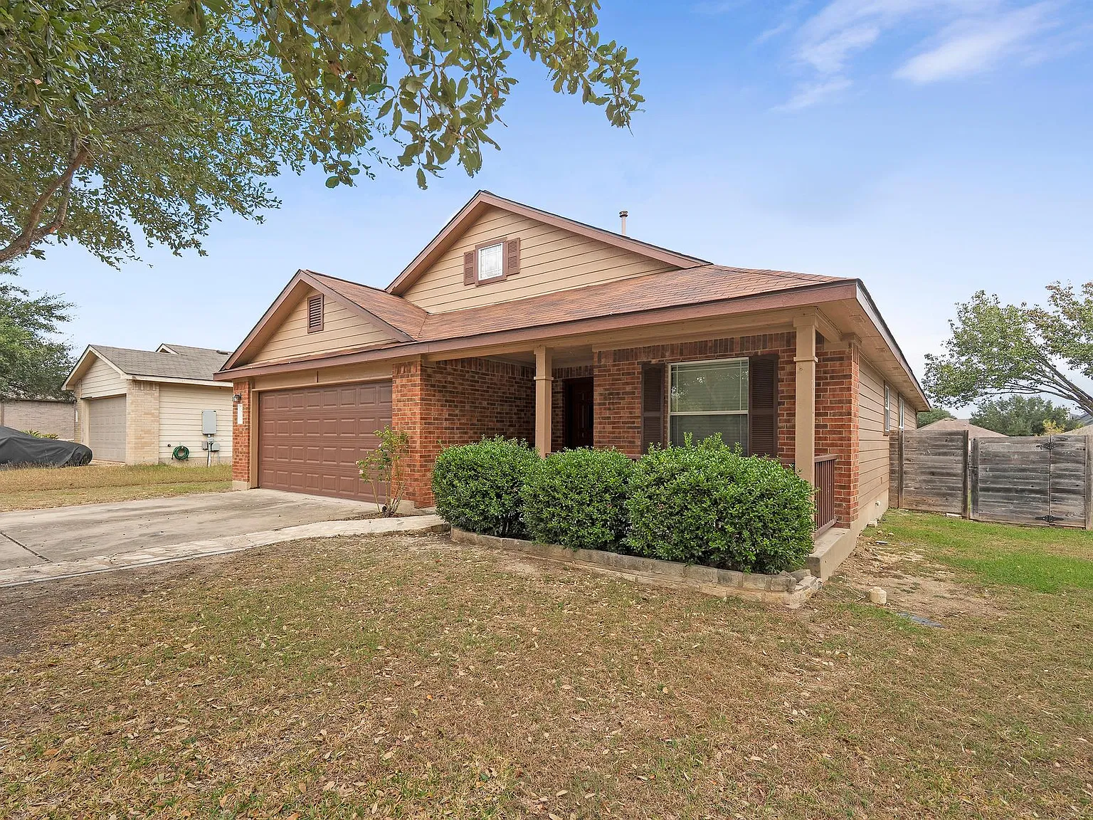 3 bed, 2.0 bath, 1981 sqft, $1,800 — Photo 1