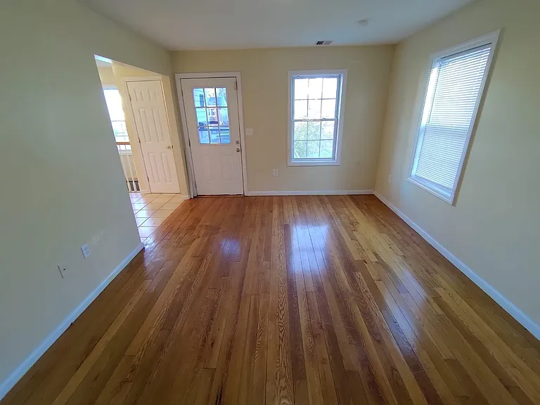 748 Russell St — Photo 10