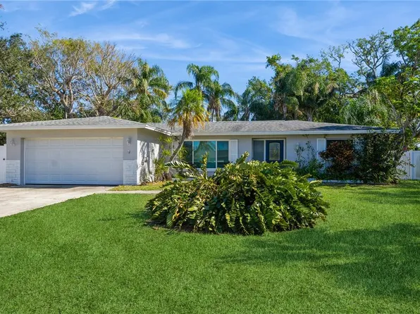 11453 Imperial Grove Dr E, Largo, FL 33774