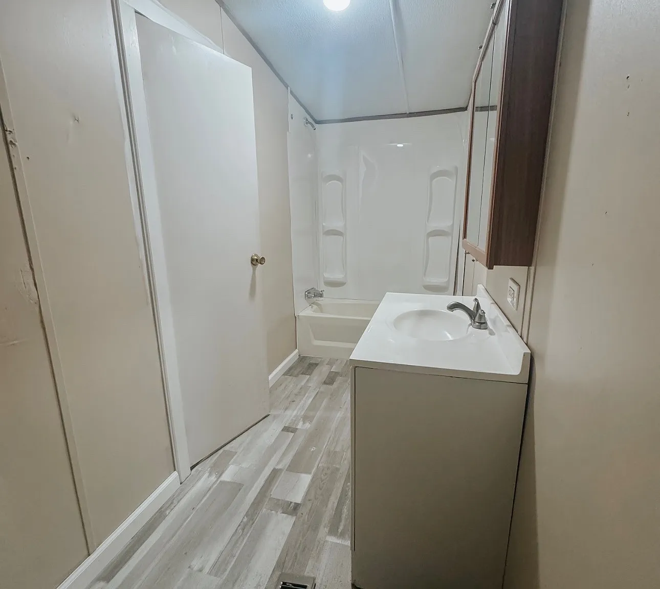 3 bed, 750 sqft, $1,195 — Photo 4