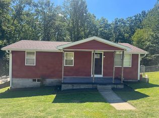 219 Kelly Ave, Mount Hope, WV 25880
