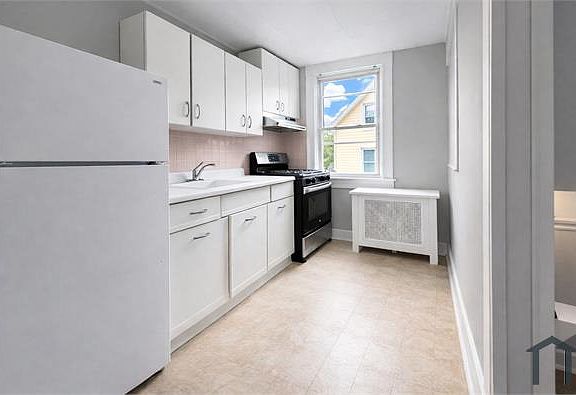 2nd image of 2604 Hamilton Ave #2
