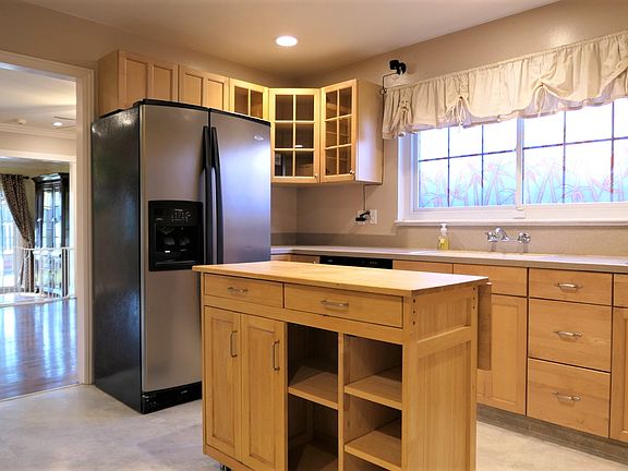 4th image of 3436 Lindenoaks Dr