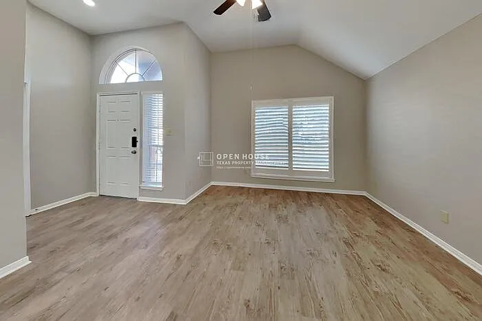 4 bed, 2.0 bath, 2050 sqft, $2,200 — Photo 3