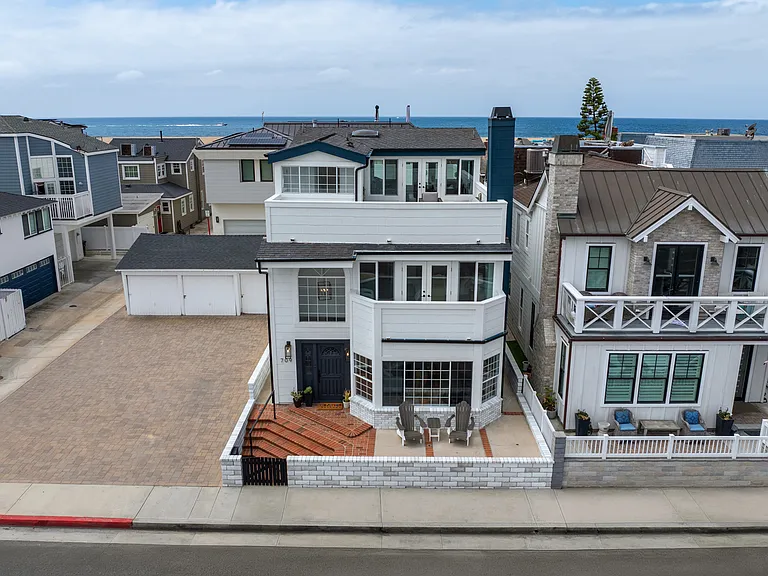 709 W Balboa Blvd — Photo 3
