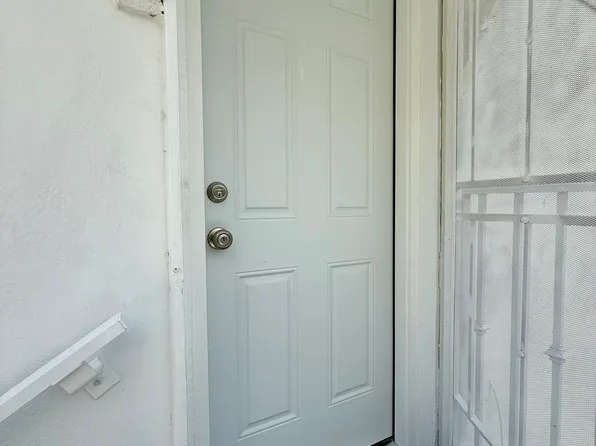 340 NE 125th St APT 3, Miami, FL 33161