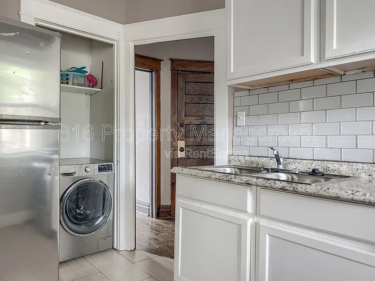 3233 Charlotte St #2S — Photo 9