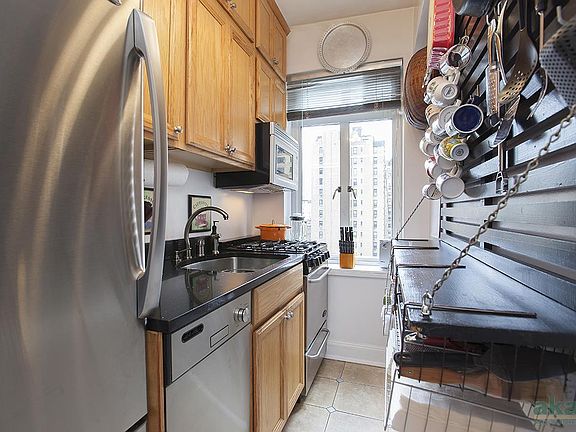 4th image of 20 E 35th St APT 11E