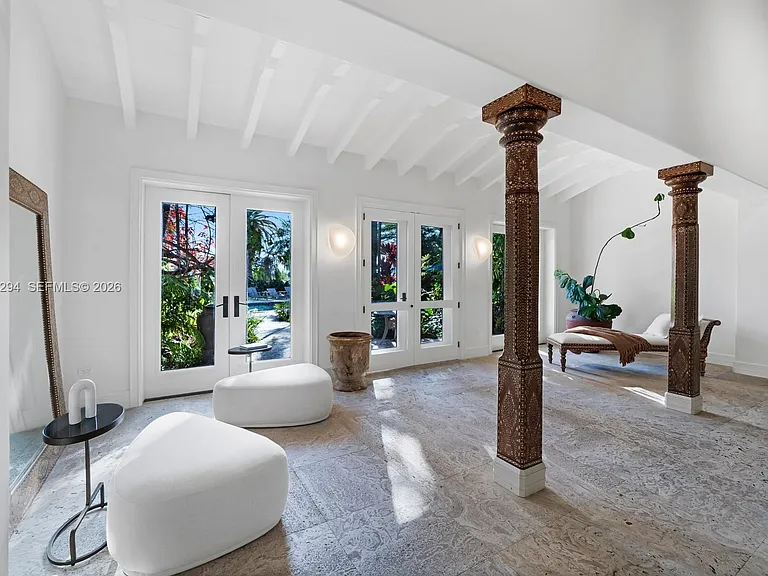 16 Palm Ave — Photo 3