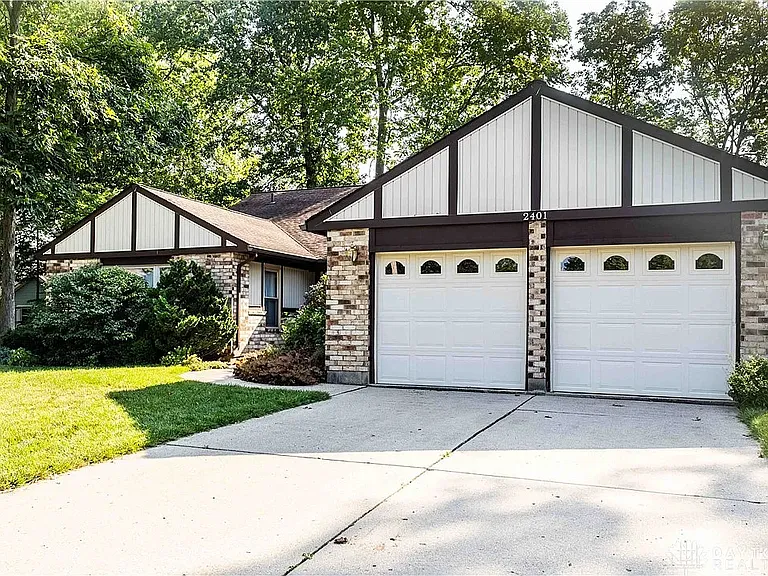 2401 Bentree Ct — Photo 1
