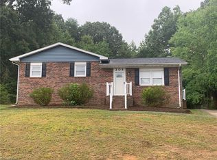 206 Knollwood Dr, Eden, NC 27288