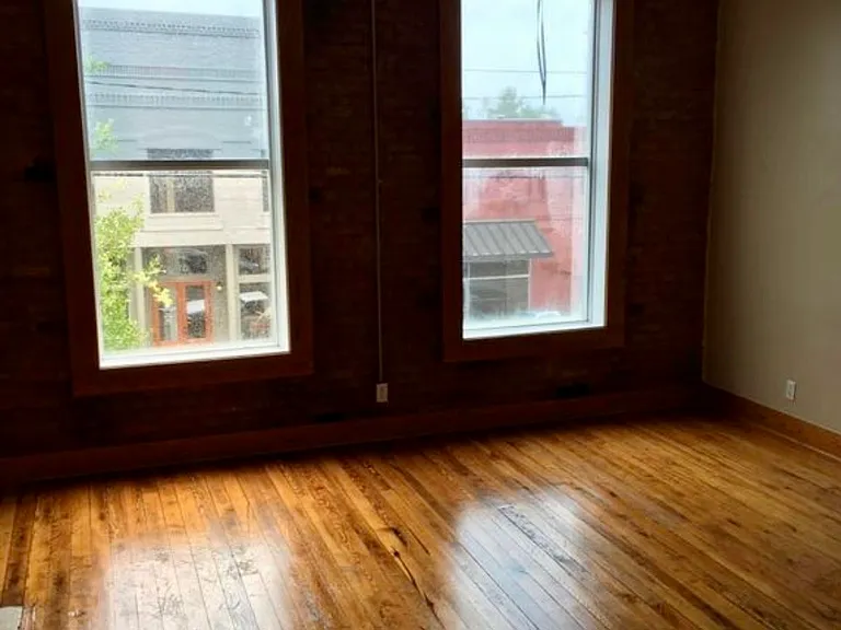 112 W College St #D — Photo 8