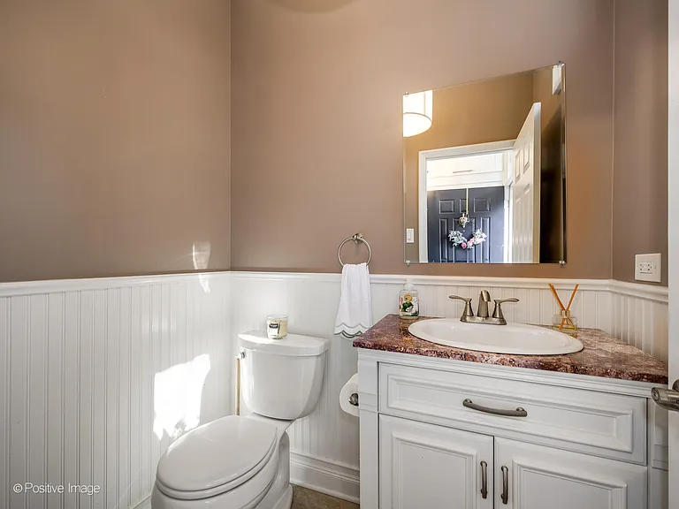1608 N Larrabee St — Photo 2