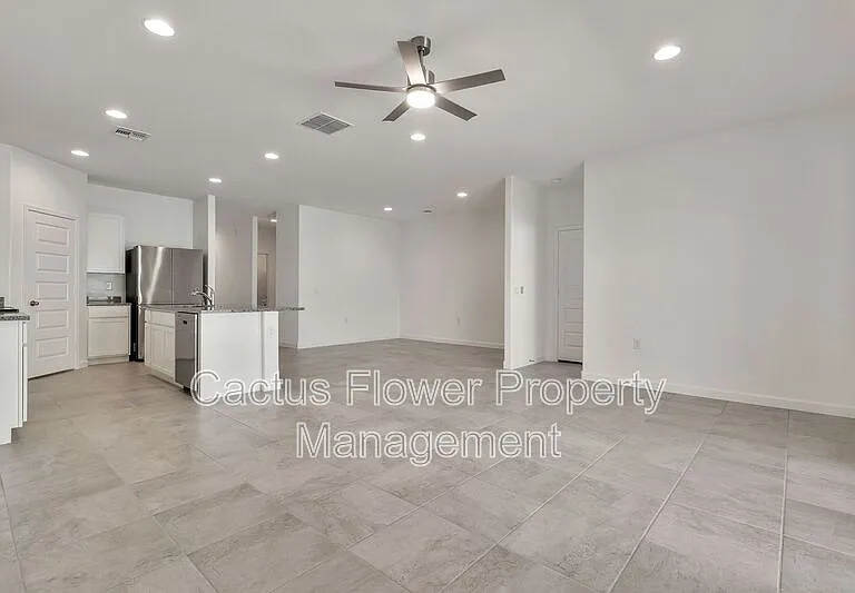 1718 W Sombra Ave — Photo 5