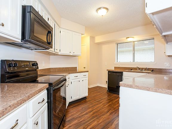 4th image of 3510 Maplewood Dr