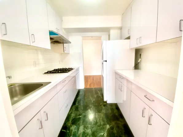 41-25 Kissena Boulevard image 26 of 29