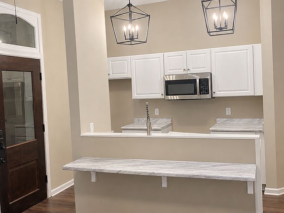 2nd image of 407 E Washington St #2