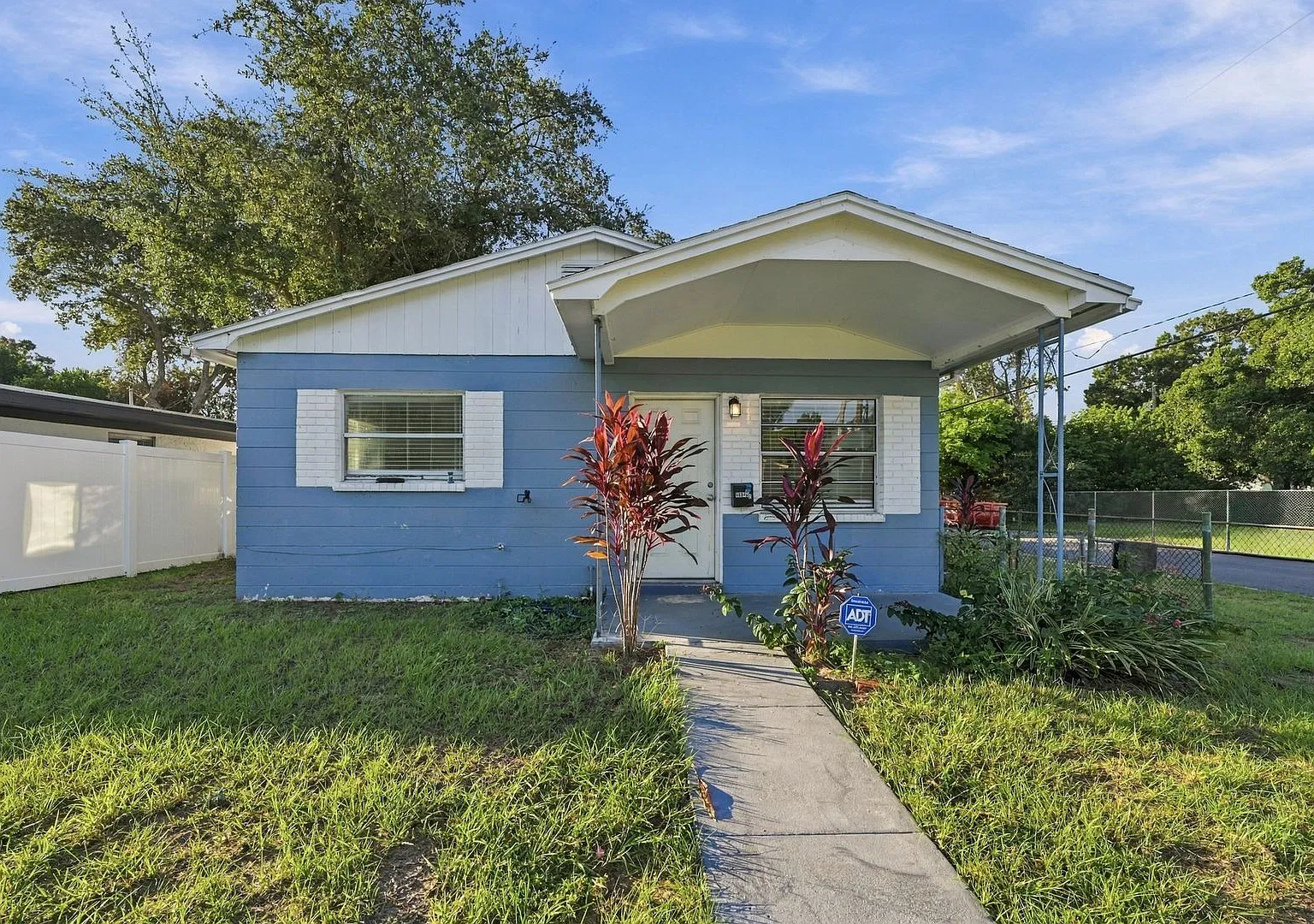 Fantastic 3BR/1Bath Home Available Now with Carport! — Photo 1
