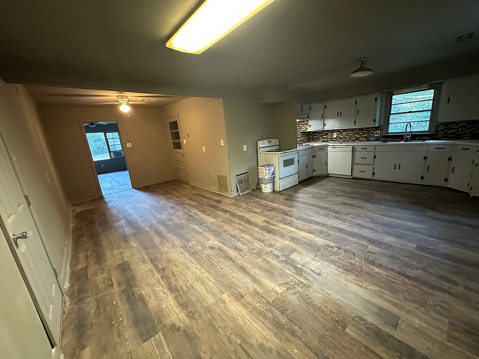 406 Ridgecrest Ct — Photo 2
