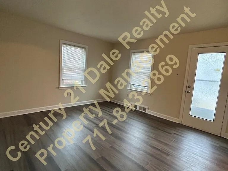 1627 Filbert St — Photo 5