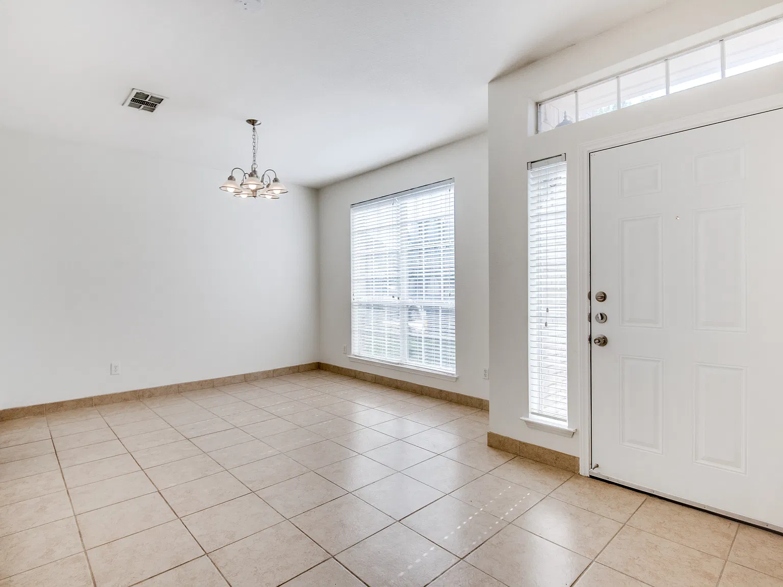 3 bed, 2.5 bath, 2239 sqft, $2,500 — Photo 2