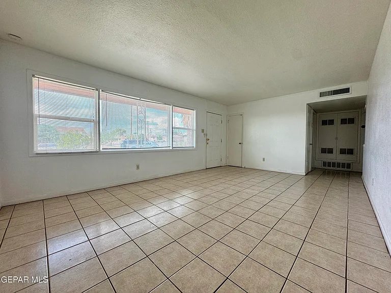209 San Saba Rd — Photo 5