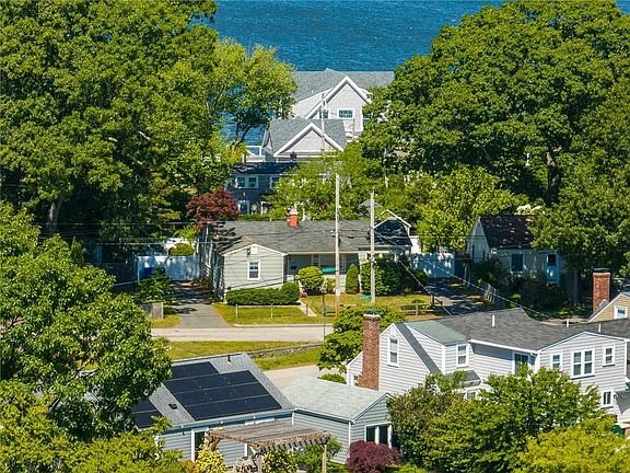 2nd image of 905 Bullocks Point Ave