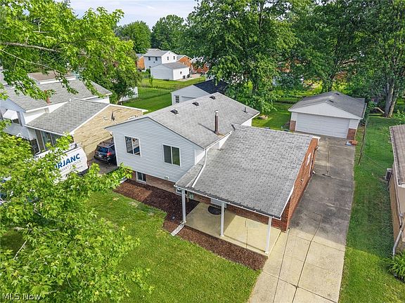 3rd image of 864 Wilder Ave