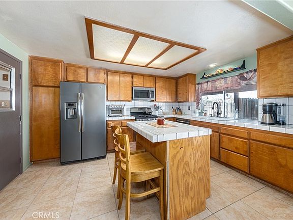 4th image of 11090 Pinon Ave